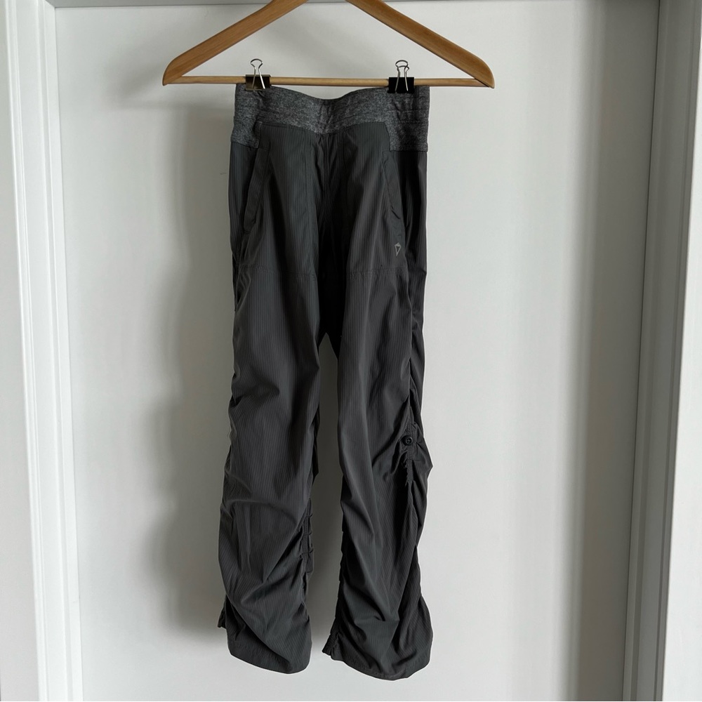 Ivivva comfortable elastic pants